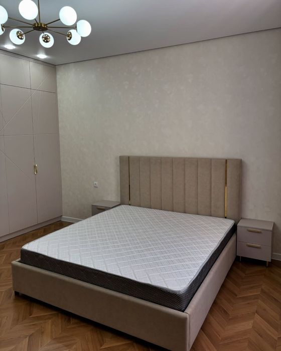 Кровать для спальни скидка