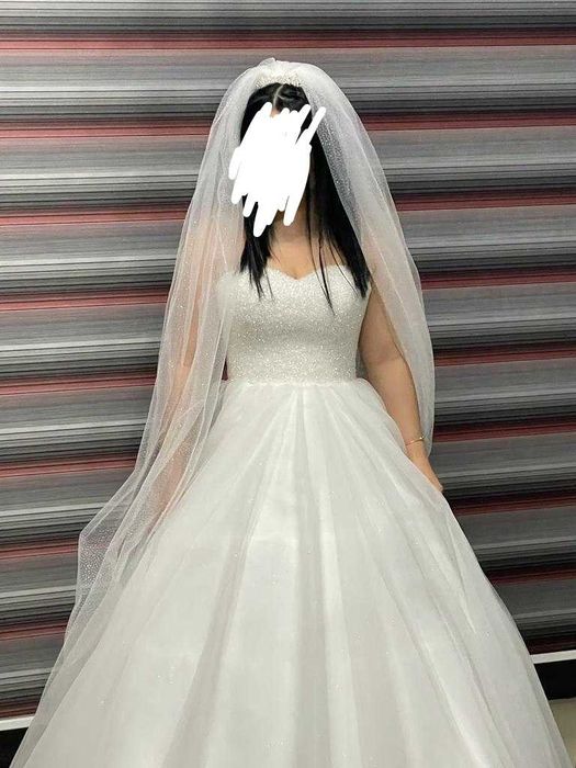 Свадебное платье надели один раз . В идеальном чистом новом состоянии.