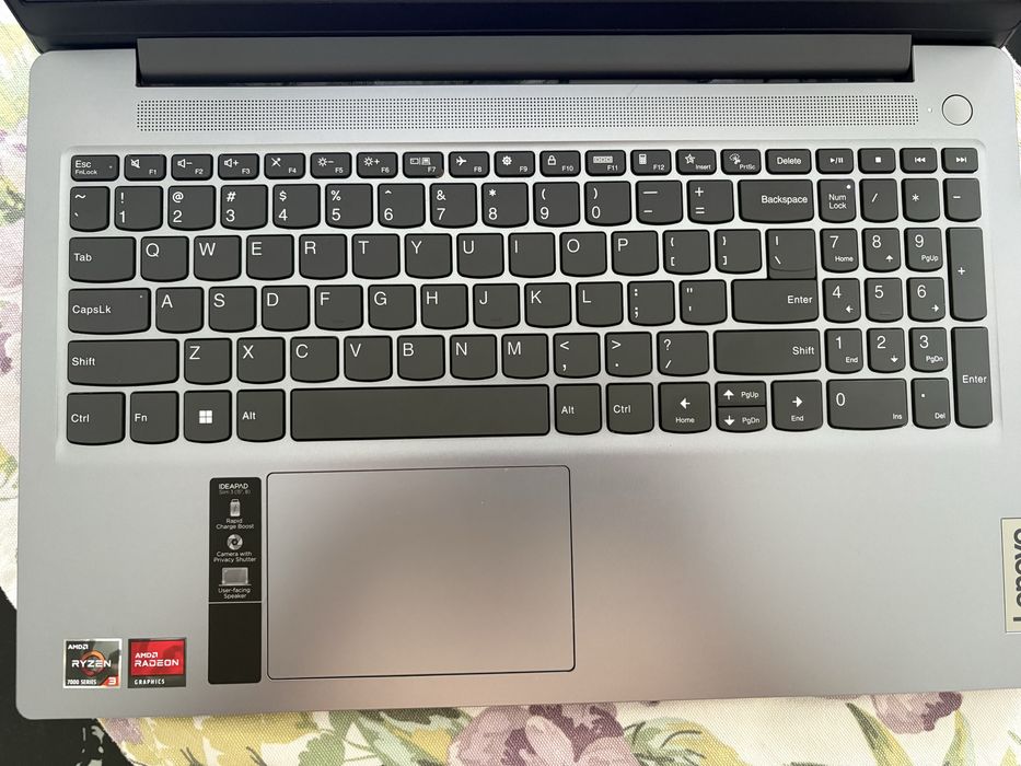 Leptop Lenevo IdeeaPad Slim3
