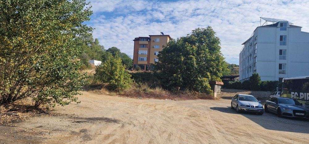 Парцел с УПИ за продажба от собственик, до ЮЗУ за инвестиция и строеж.