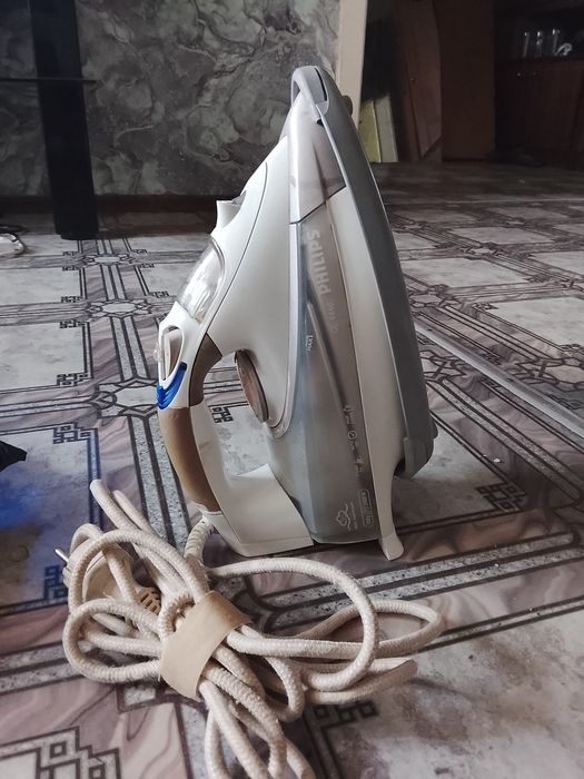 Продается паровой утюг в отличном состоянии