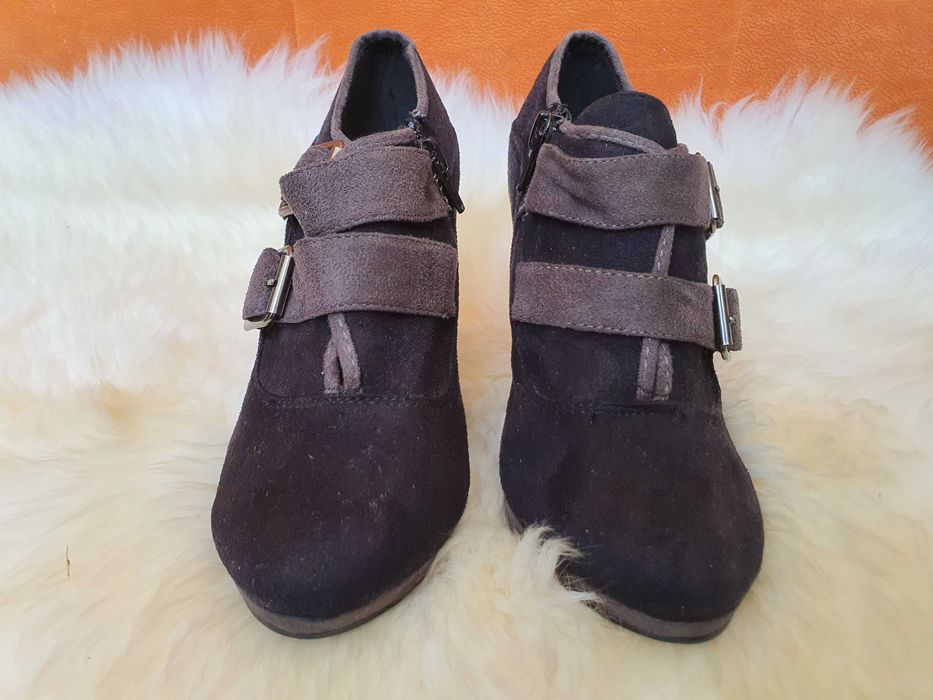 Botine cu toc inalt de culoare negru marimea 36