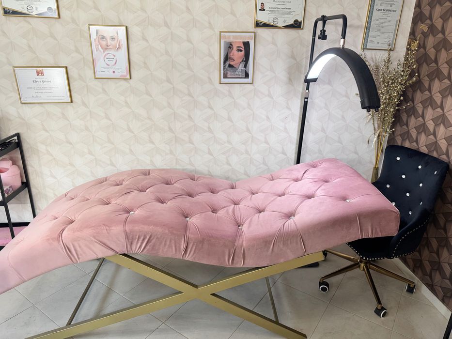 Анатомична козметична кушетка за микроблейдинг и миглопластика