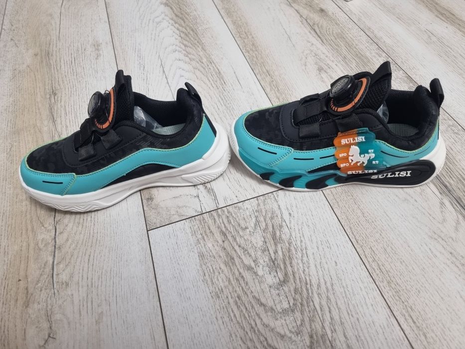 Vand adidasi NOI  marime 33,  20 cm