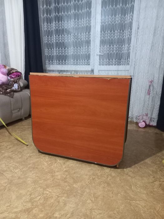 Продаётся стол книжка