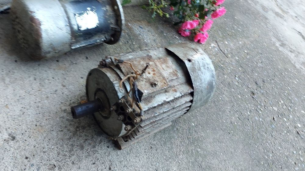 Motor electric trifazic