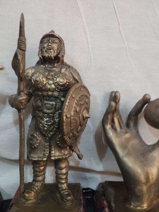 Статуэтки сувенир бронза