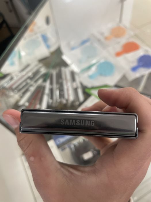 Samsung Galaxy z flip 5 256g