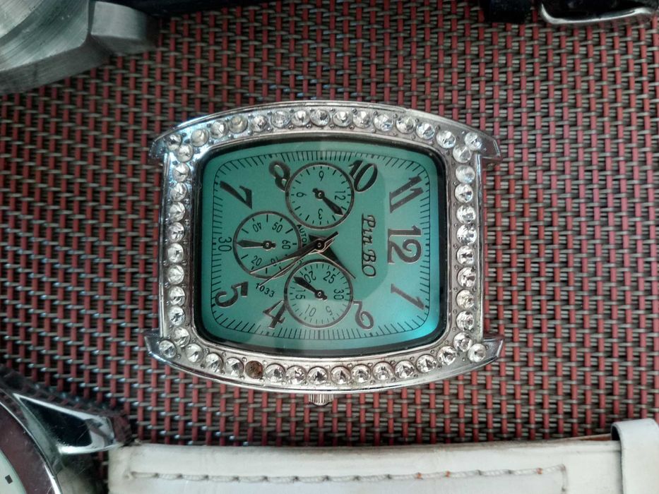 Лот от часовници.Обявената цена е за всичко.