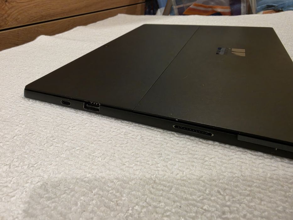 Microsoft Surface Pro 7+ / i5-11th / 8GB Ram / 512 SSD