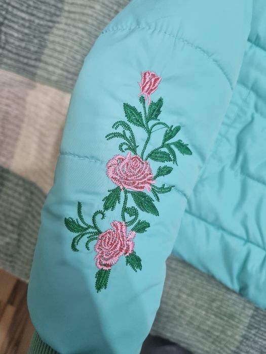 Продам курточку демисезонную