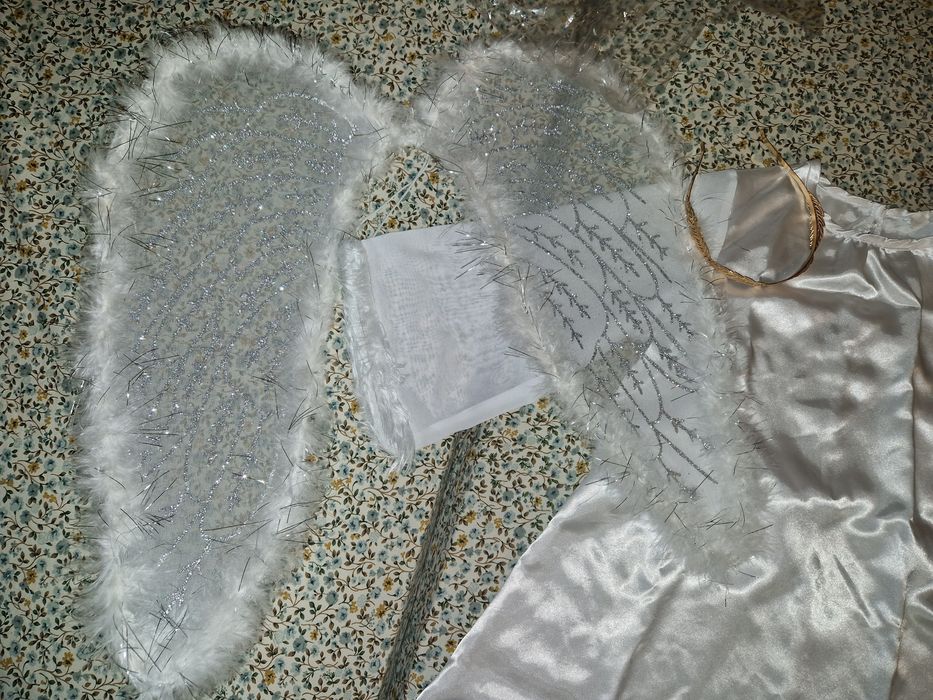 Ангелски комплект с красива тиара за момиче 3-4 години