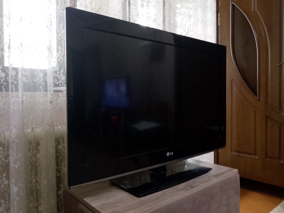 Срочно. Телевизор LG - 32LK330