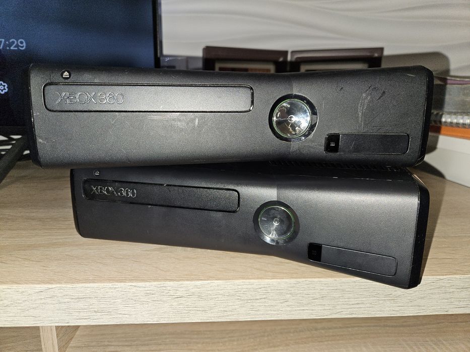 Vand 2buc  Xbox 360 pentru piese