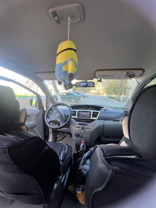 Продам автомобиль voxy минивэн