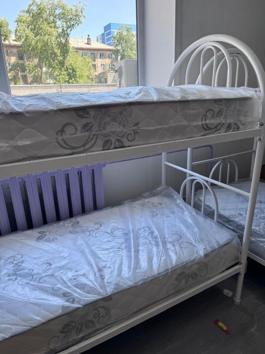 Продам двухъярусные кровати с матрасом