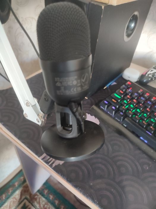 Срочно продам микрофон Razer Siren Mini