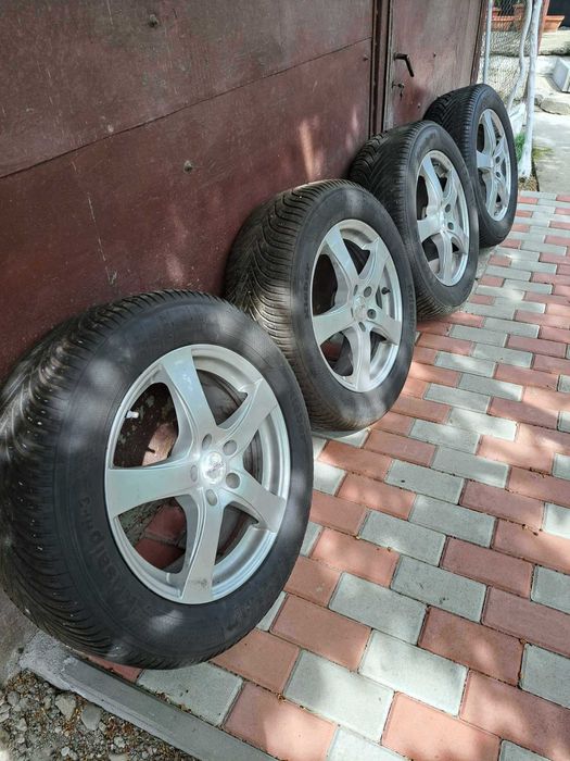 Jante R17 cu anvelope 235/55/R17 M+S.