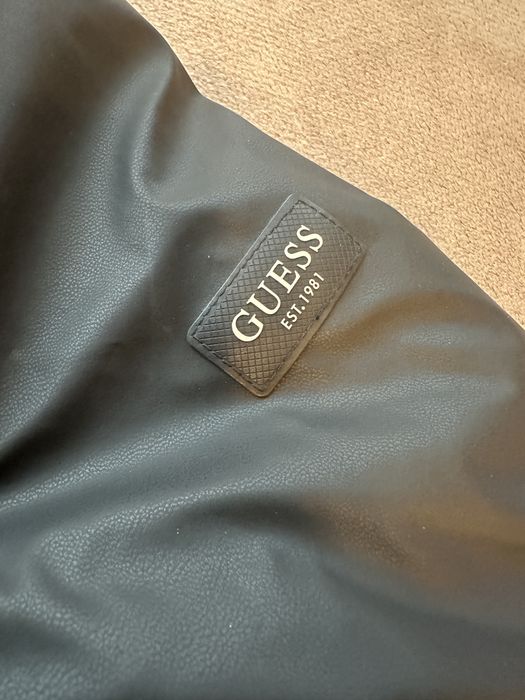 Мъжко яке имитиращо кожа Guess