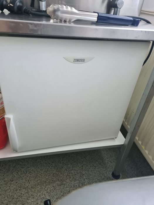 Frigider mic , 2 bucati