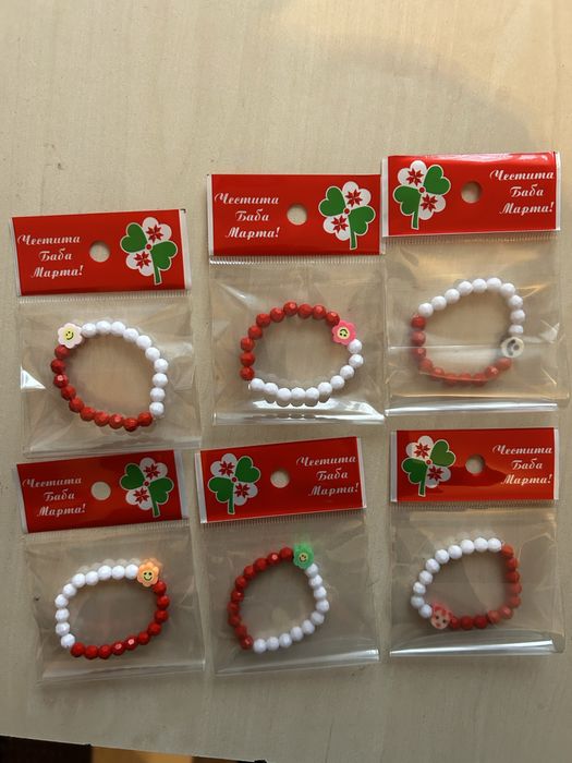 Мартеници на едро