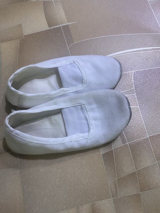 Продам сандали в садик