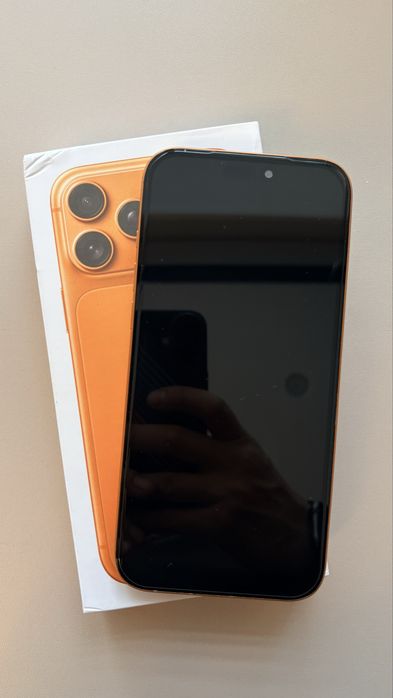 Продам Айфон 17 pro max