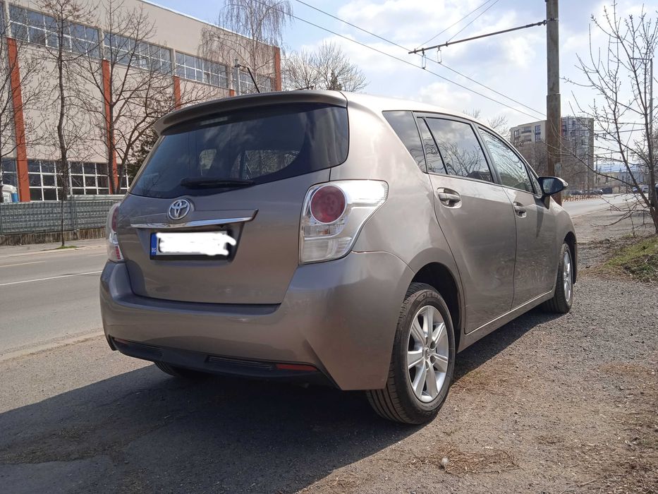 Тойота Версо 1,6