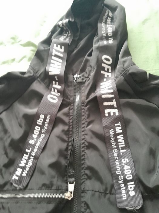 Vând jachetă off white