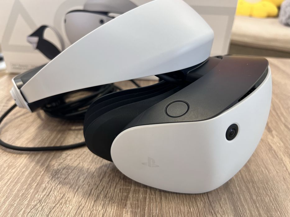 Sony PlayStation VR2 PS5 + 2 Controllere PS VR2 Sense – Stare Excelentă