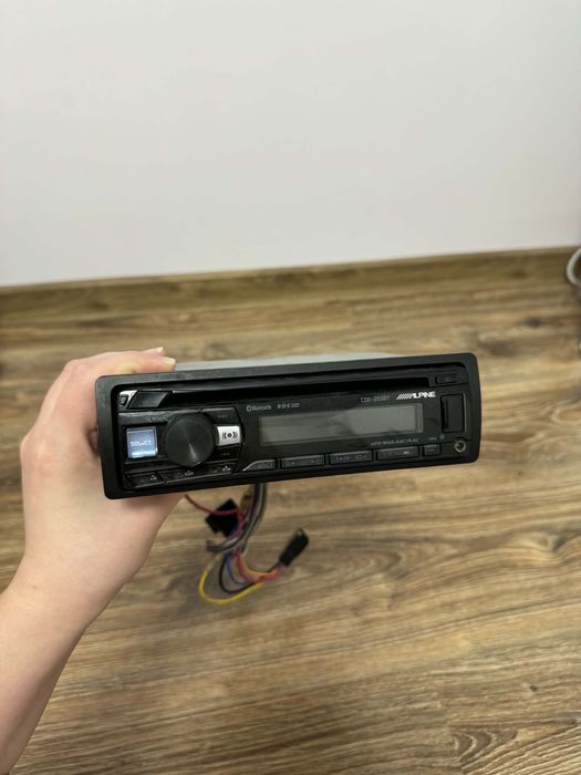Alpine CDE- 203BT