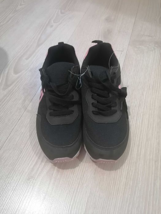 Adidași dama noi