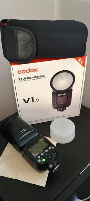 Светкавица Godox V1F