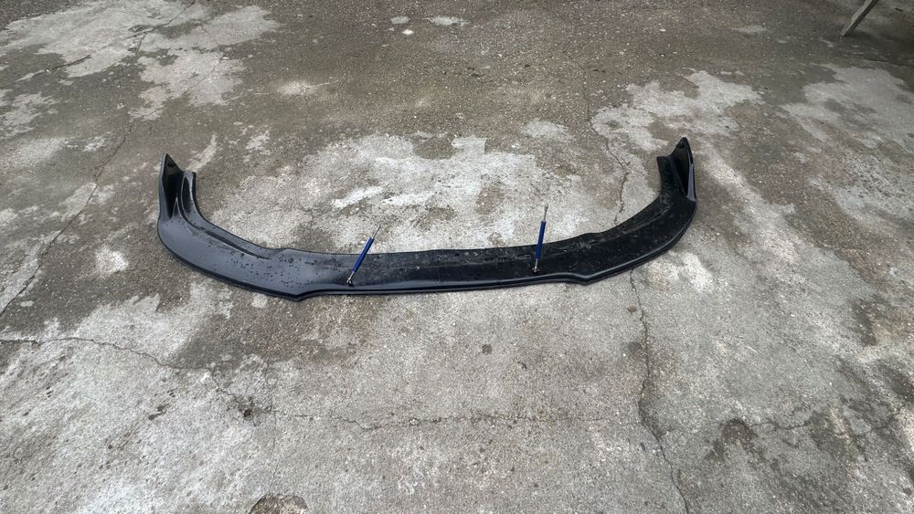 Vând lip de Honda adaptat pe golf 4 și eleron de golf 4 ver1 nou