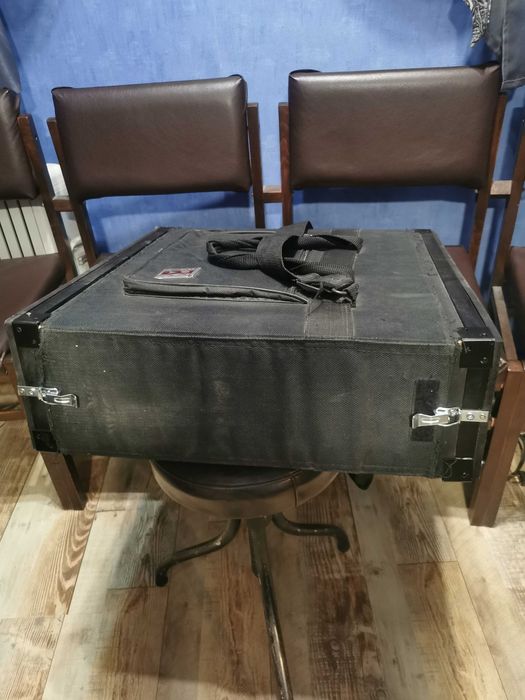 Усилвател 150€ и Рак-чанта 40€