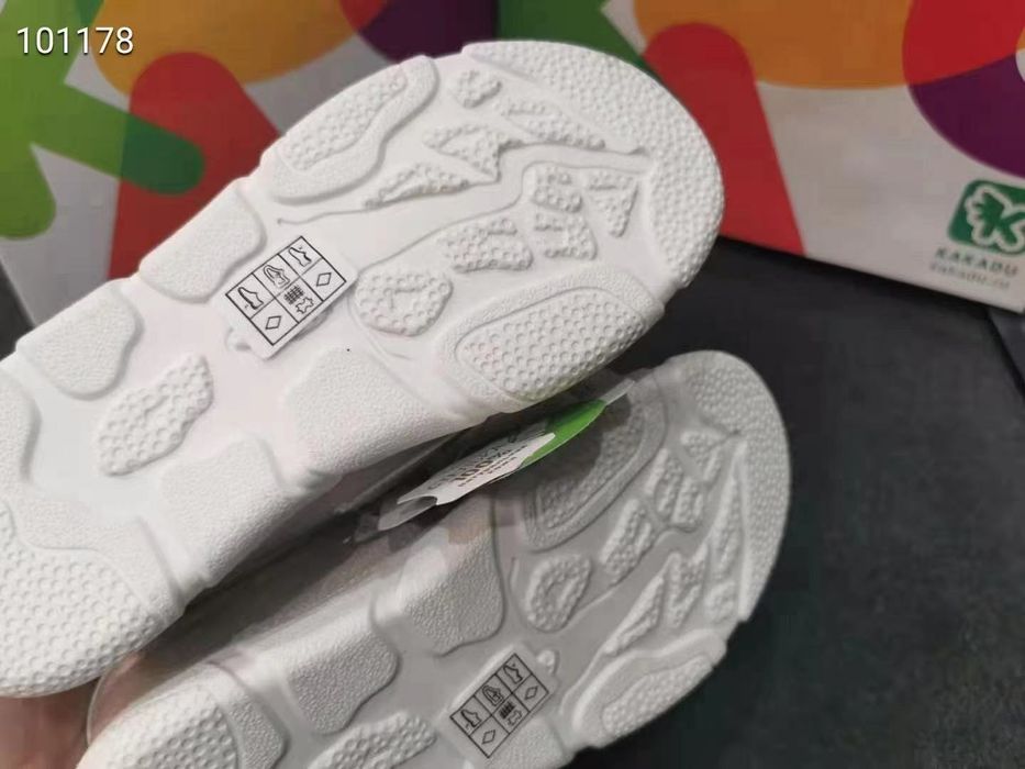 Продам новые макасы для девочки