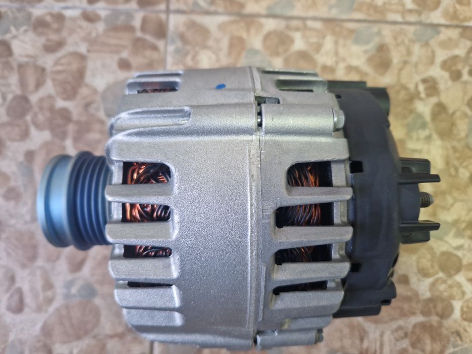Alternator nou original Valeo 05E903026k