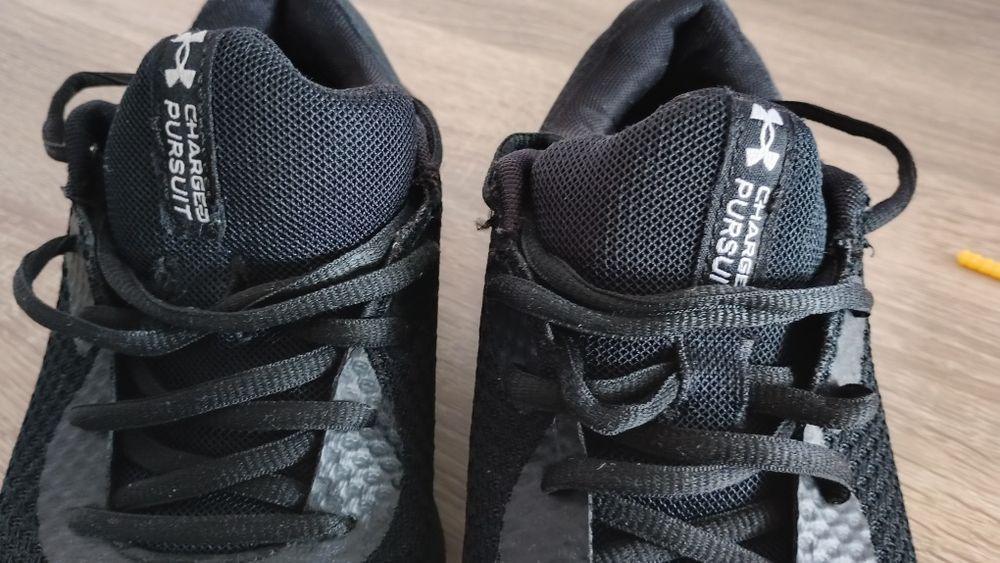Маратонки  UNDER ARMOUR , номер 38