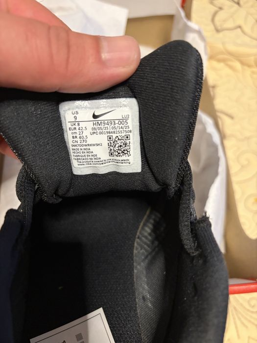 Adidasi nike noi