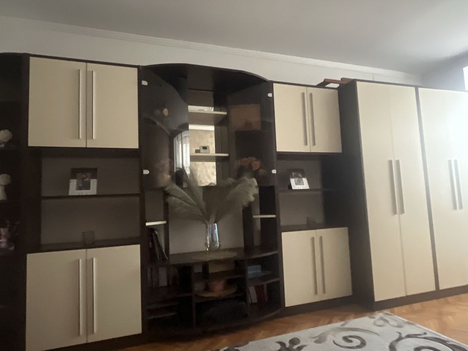 Vand mobila sufragerie