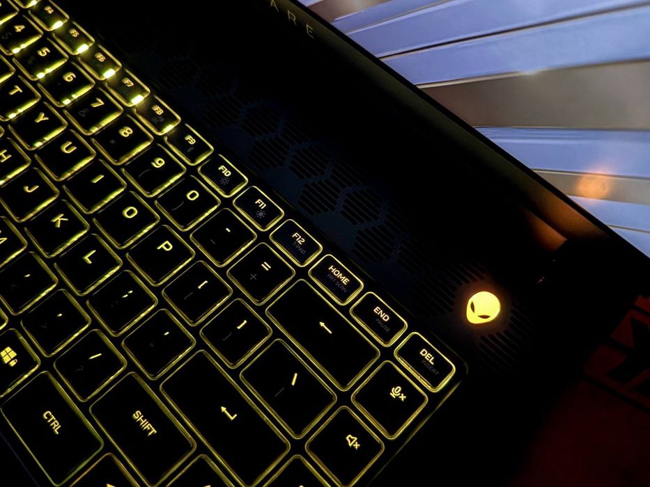 DELL ALIENWARE Gaming notebook RTX videokartali