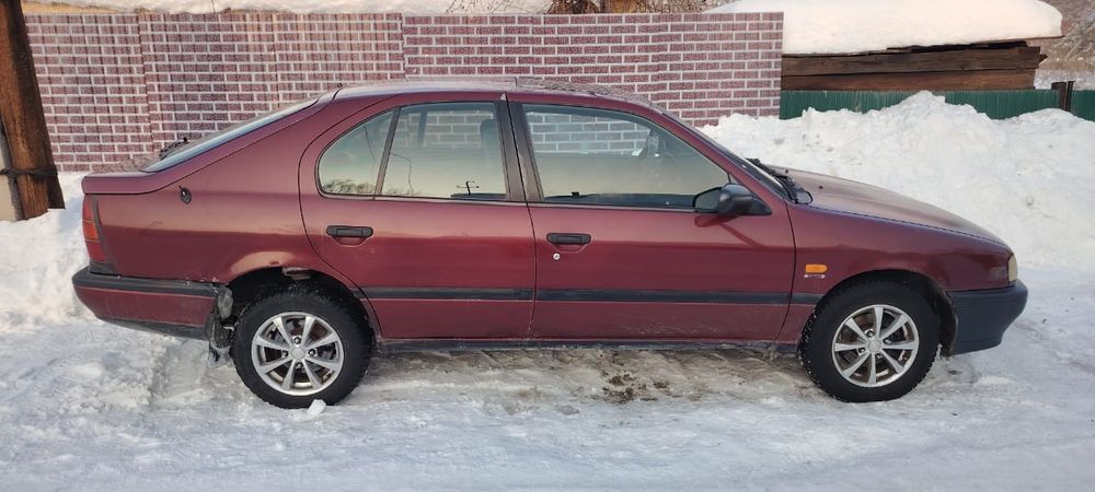 Продам машину ниссан примера 1993г.