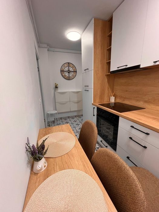 Inchiriez apartament 2 camere,etaj 2 din 4, zona foarte buna in Brasov,prima inchiriere