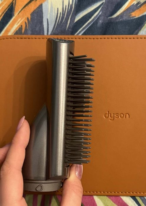 Куфар / кутия за Dyson Airwrap в кафяв цвят, включващ приставки