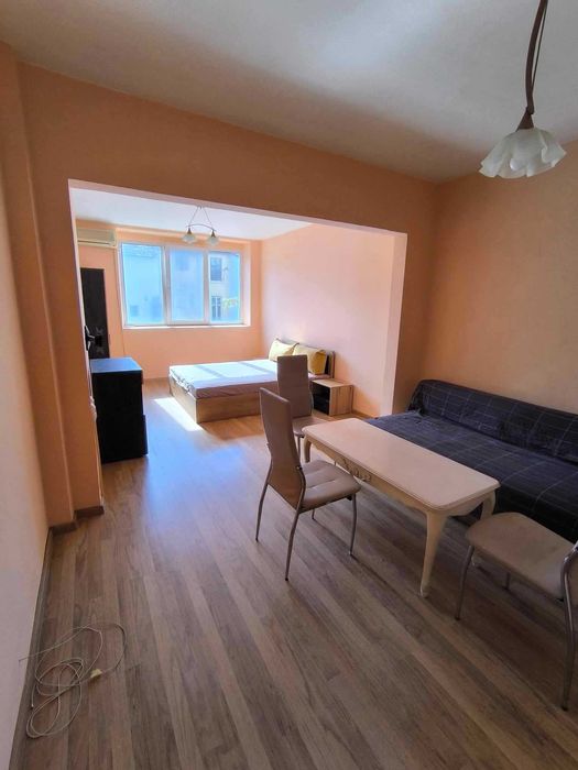 Дава се под наем Тристаен апартамент в Варна, Център - 92 кв.м за 612 € - Снимка #2