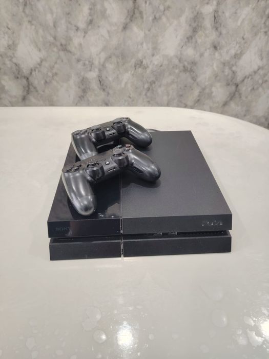 Продаётся Playstation 4