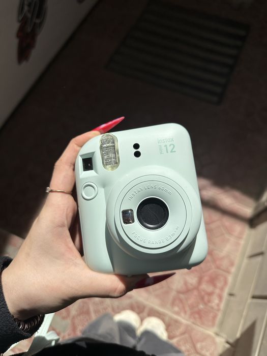 продам instax mini 12