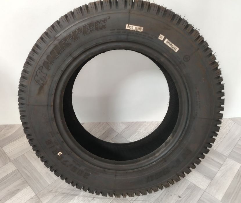 Продам резину 205/70 R16