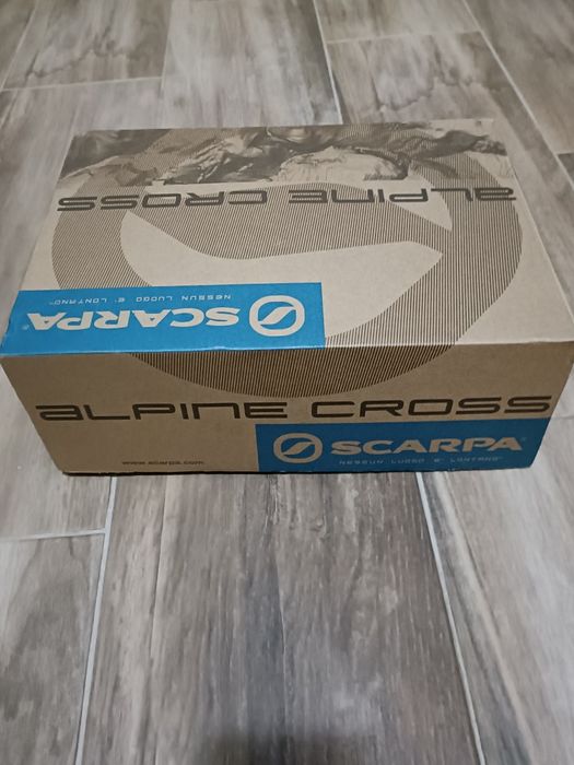 Vând Adidași Scarpa noi Nr 40