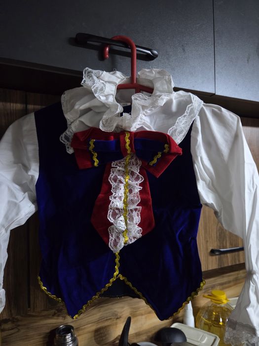 Продам платья костюмы